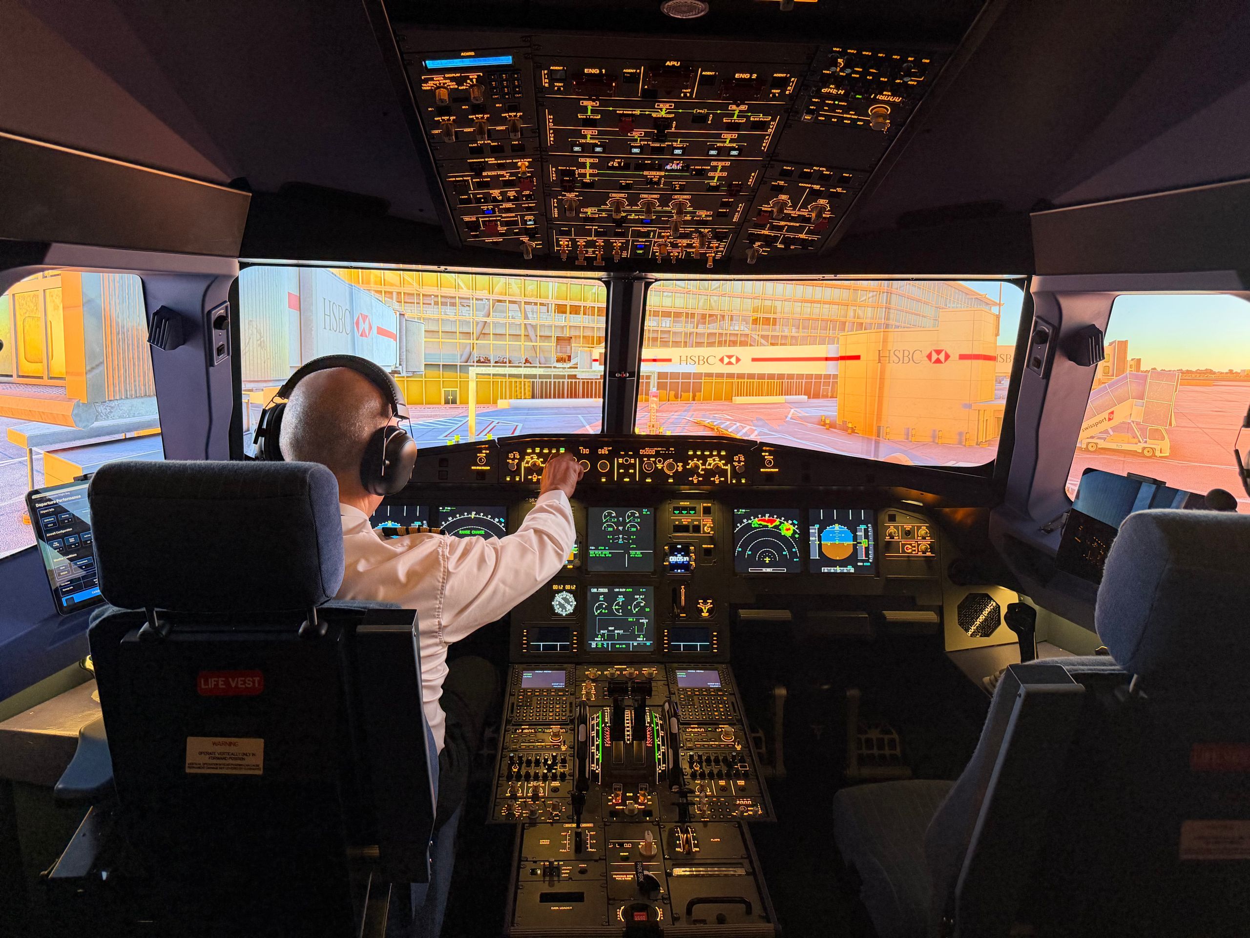 a320 simulator, a320 sim gatwick, a320 sim crawley